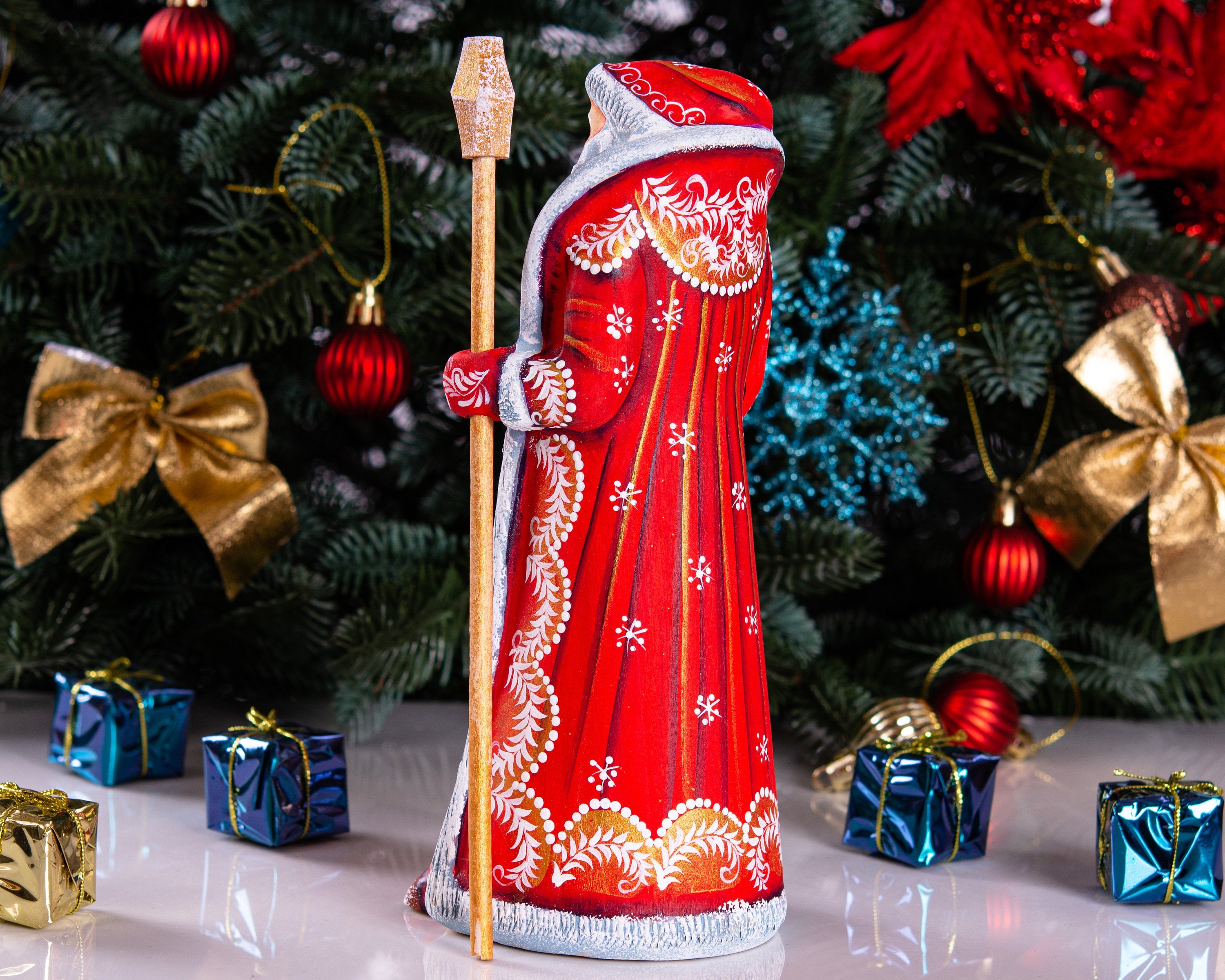 Hand Carved Wooden Santa Claus Figurine: 9" Christmas Decor