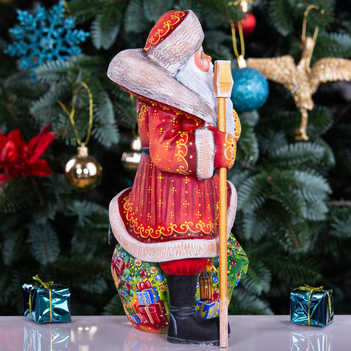 Hand-Carved Wooden Santa Claus Figurine: Christmas Home Decor