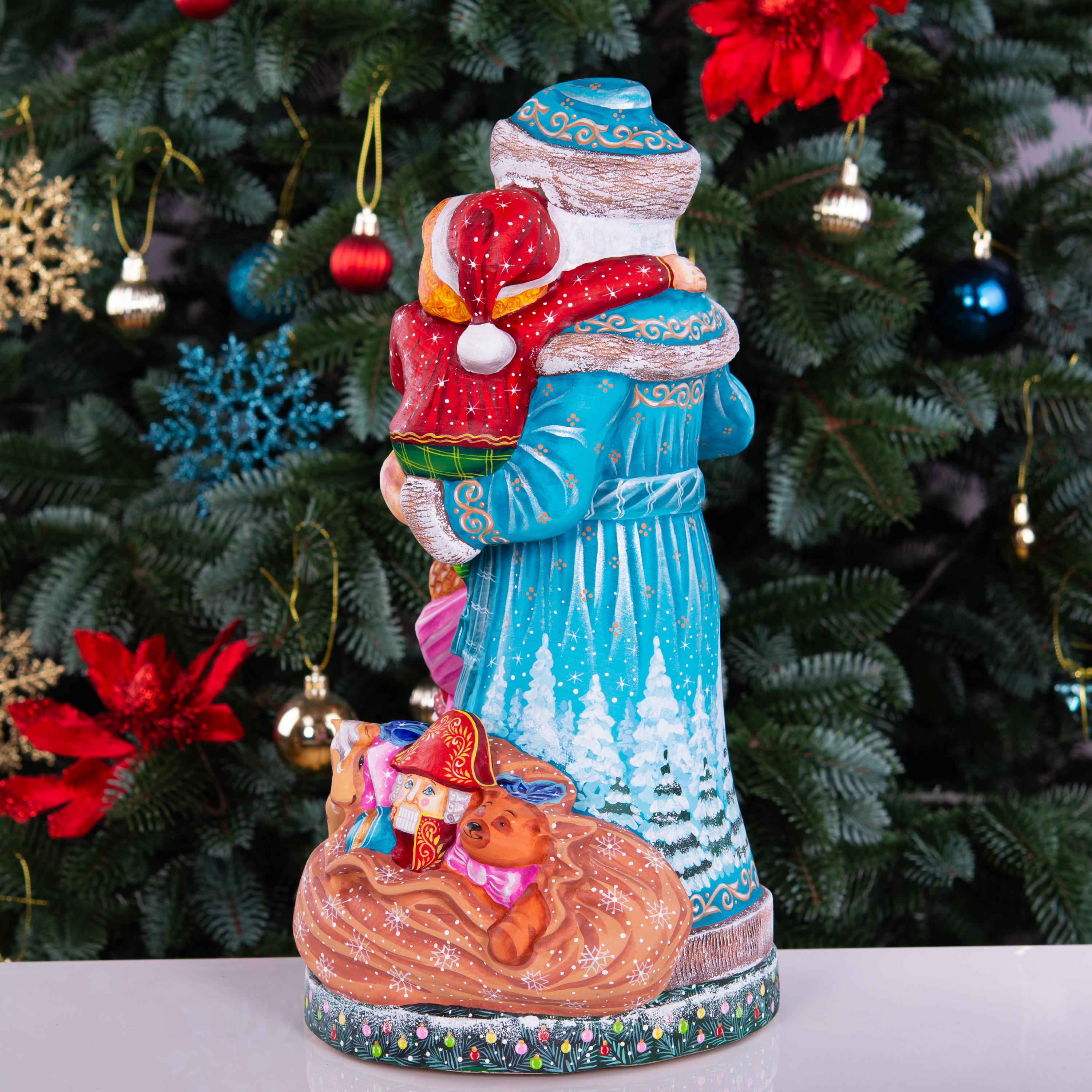 Hand-Carved Wooden Santa Claus Figurine: Collectible Christmas Decor