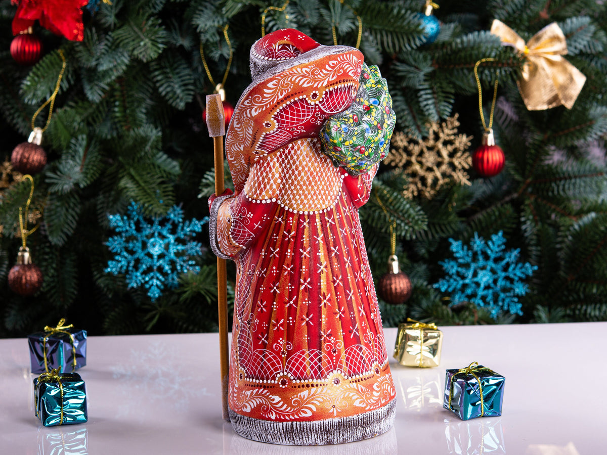 Hand Carved Wooden Santa Claus Figurine: Retro Christmas Decor