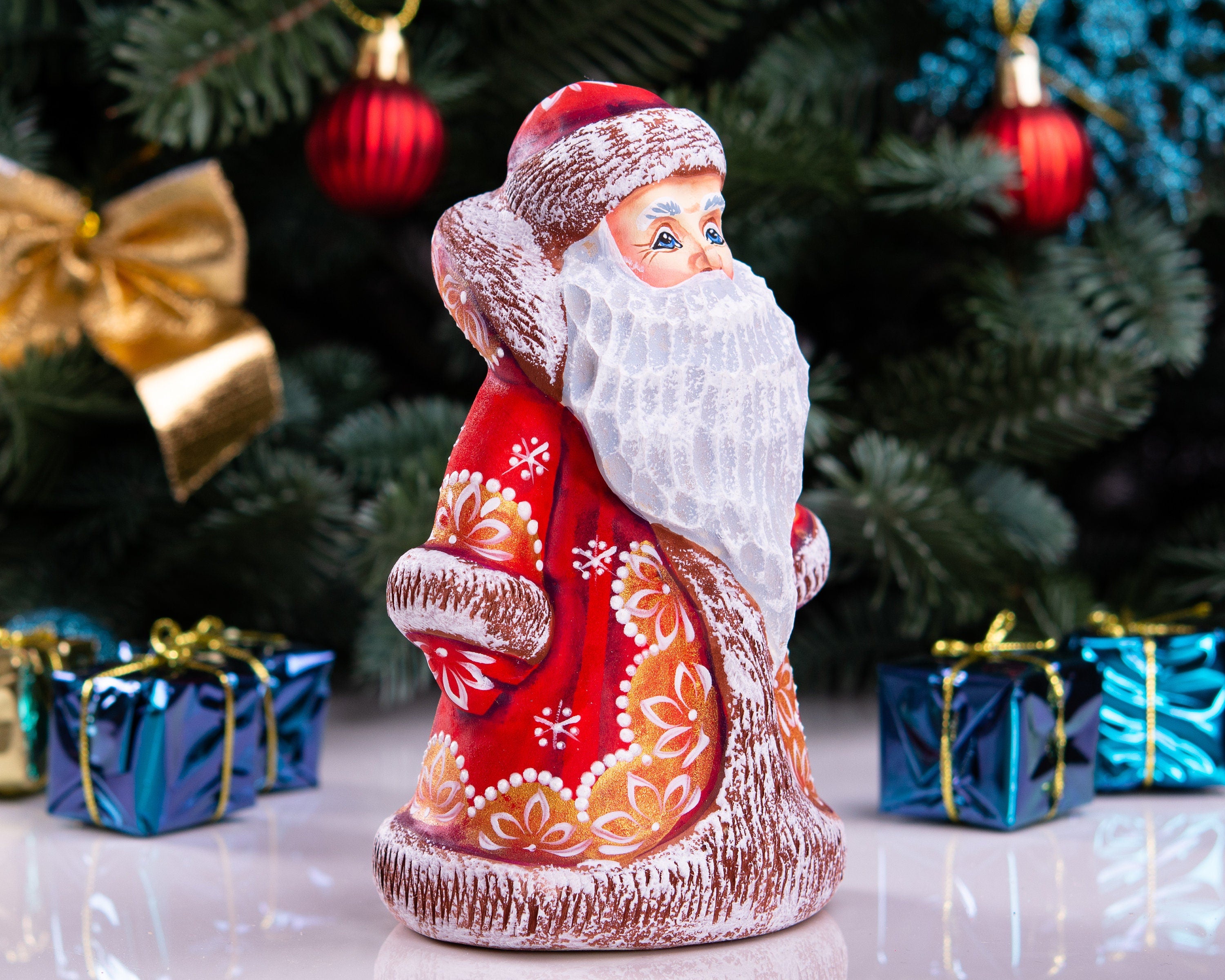 Hand carved wooden Santa figurine folk art mantel decor 6 inch