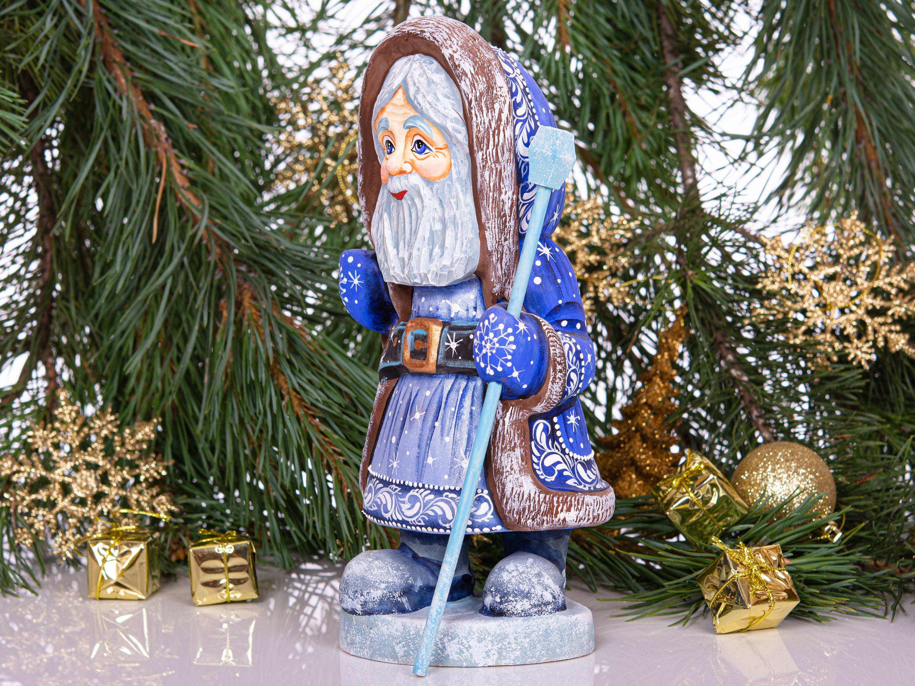 Hand-Carved Wooden Santa Claus Figurine: Retro Christmas Decor (10 inch)