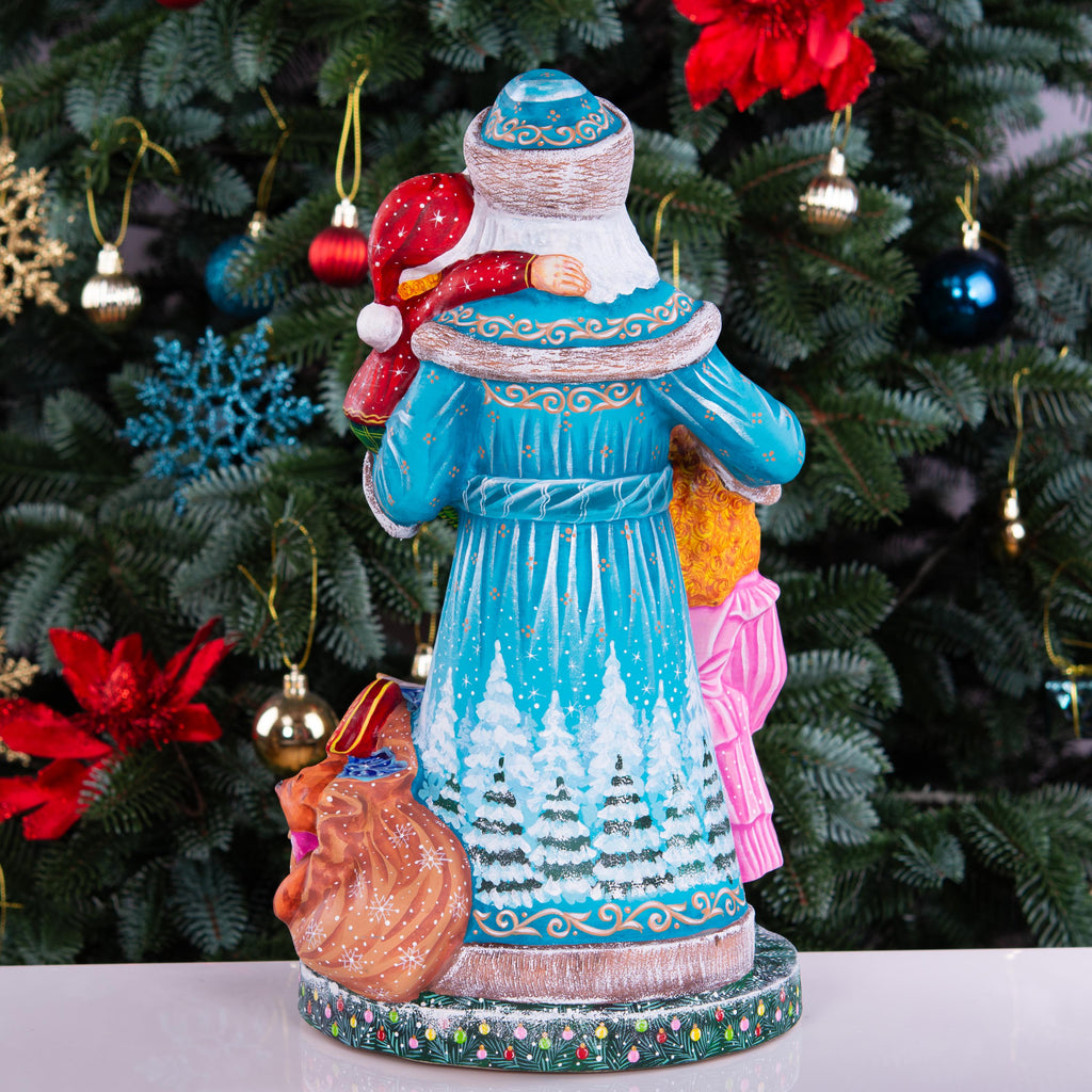 Hand-Carved Wooden Santa Claus Figurine: Collectible Christmas Decor