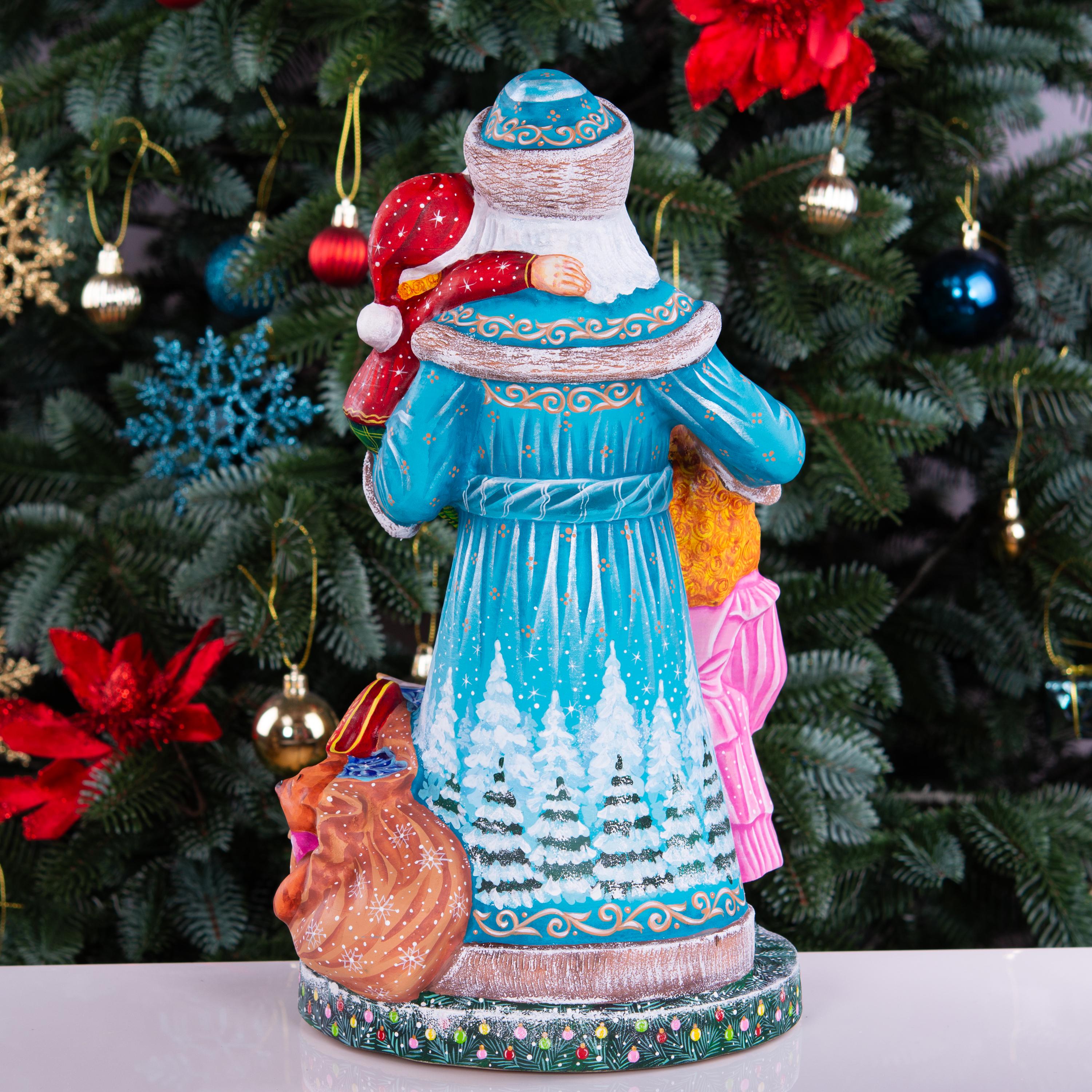 Hand-Carved Wooden Santa Claus Figurine: Collectible Christmas Decor