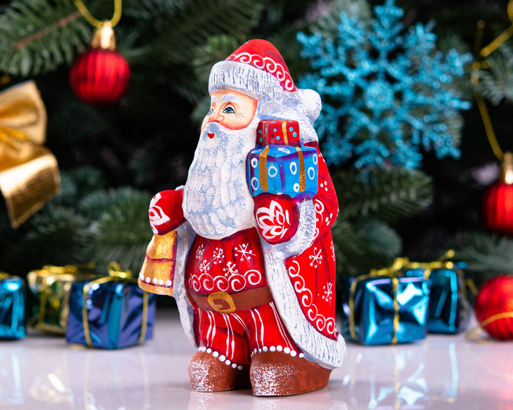 Hand Carved Wooden Santa Figurine: Eco-Friendly Christmas Decor