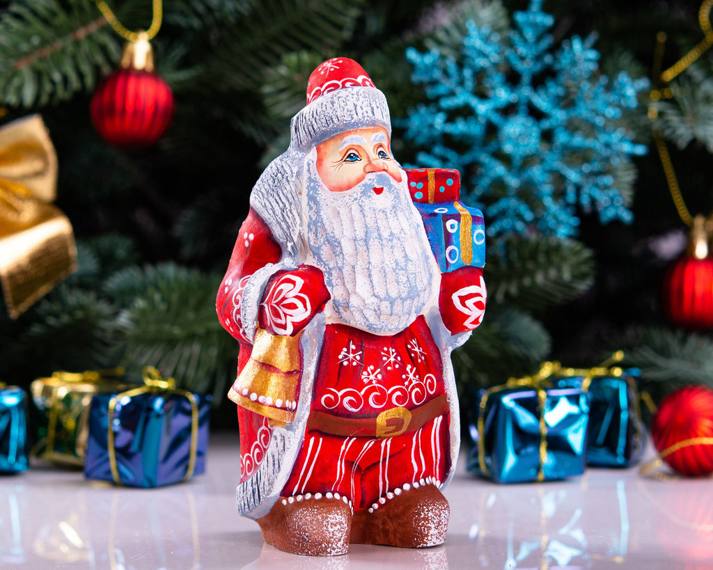 Hand Carved Wooden Santa Figurine: Eco-Friendly Christmas Decor