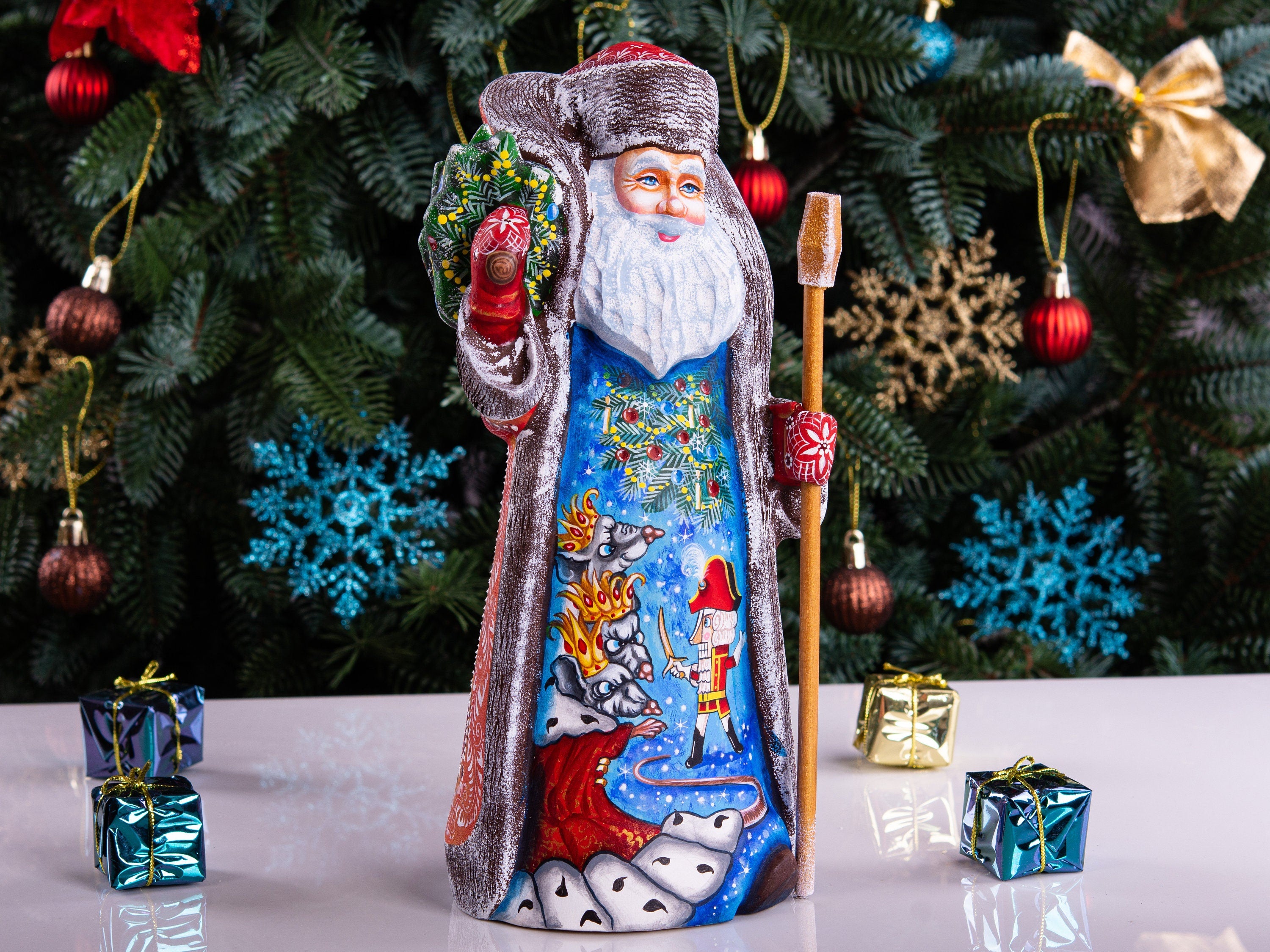 Hand Carved Wooden Santa Claus Figurine: Retro Christmas Decor