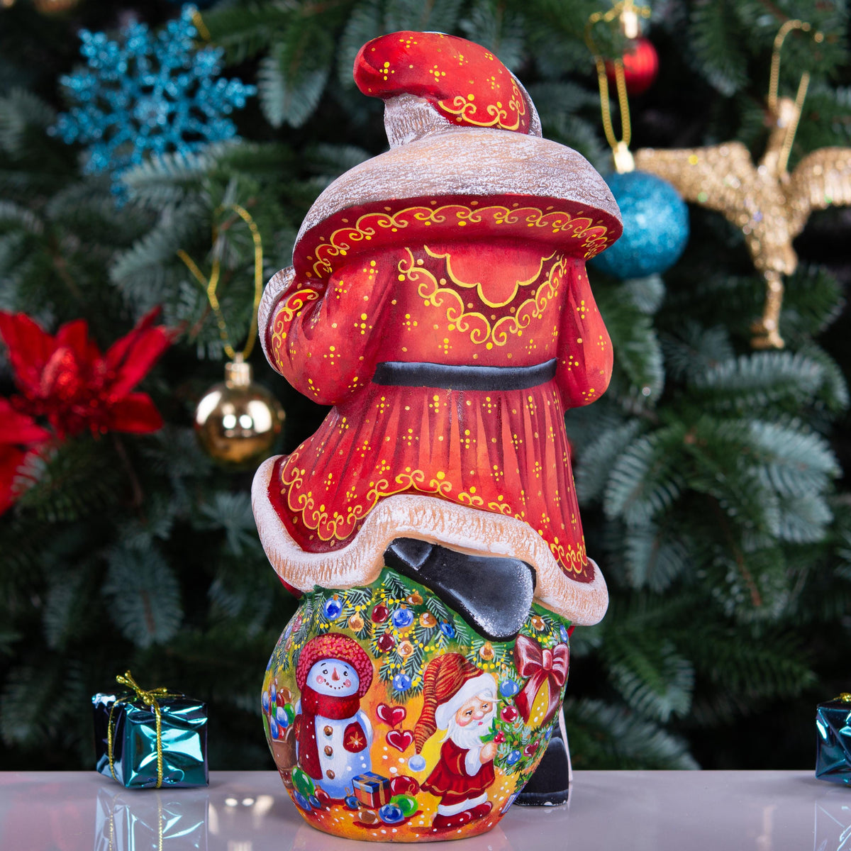 Hand-Carved Wooden Santa Claus Figurine: Christmas Home Decor