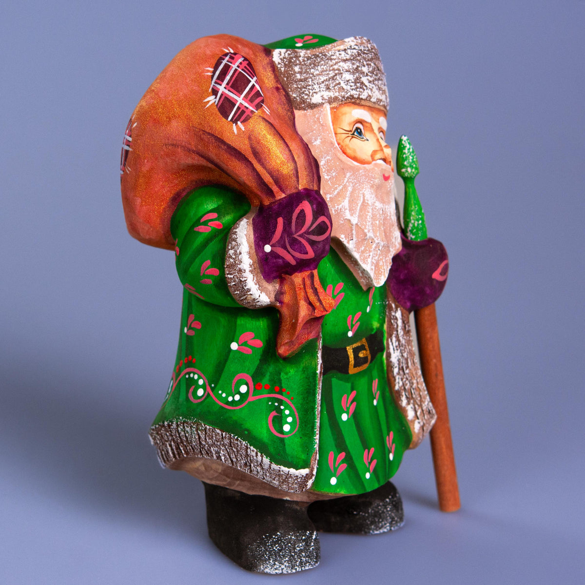 Hand-Carved Wooden Santa Claus Figurine: 6" Holiday Decor