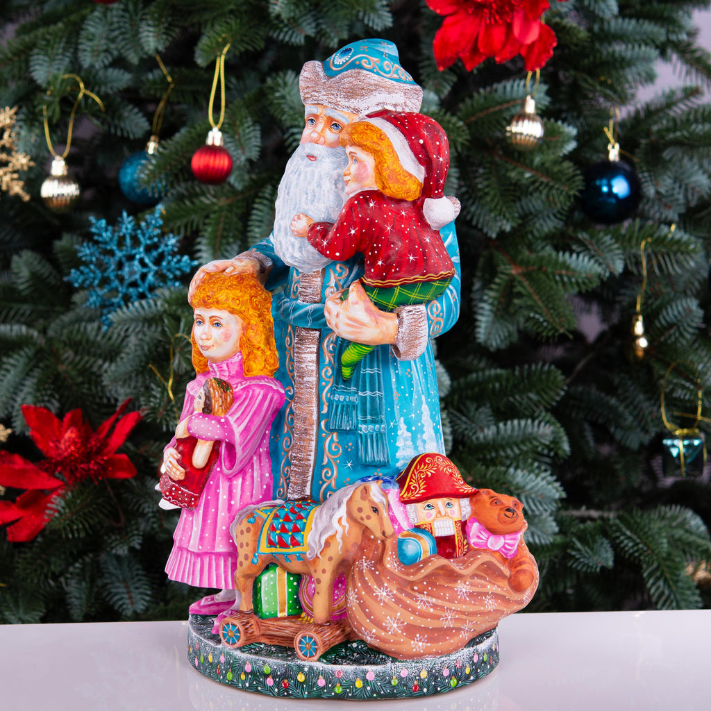 Hand-Carved Wooden Santa Claus Figurine: Collectible Christmas Decor