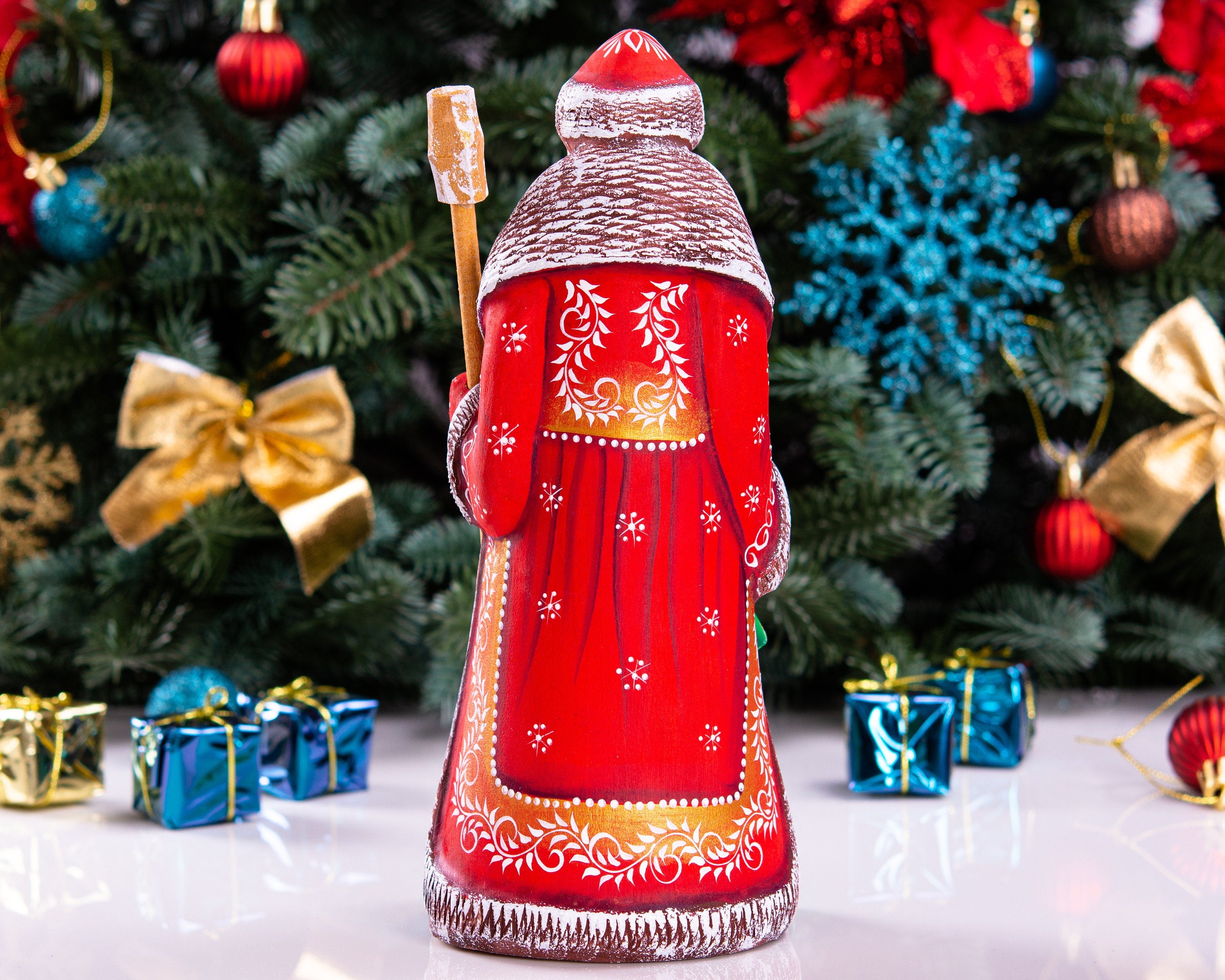 Hand-Carved Wooden Santa Claus Figurine: Retro Christmas Decor (9 inch)