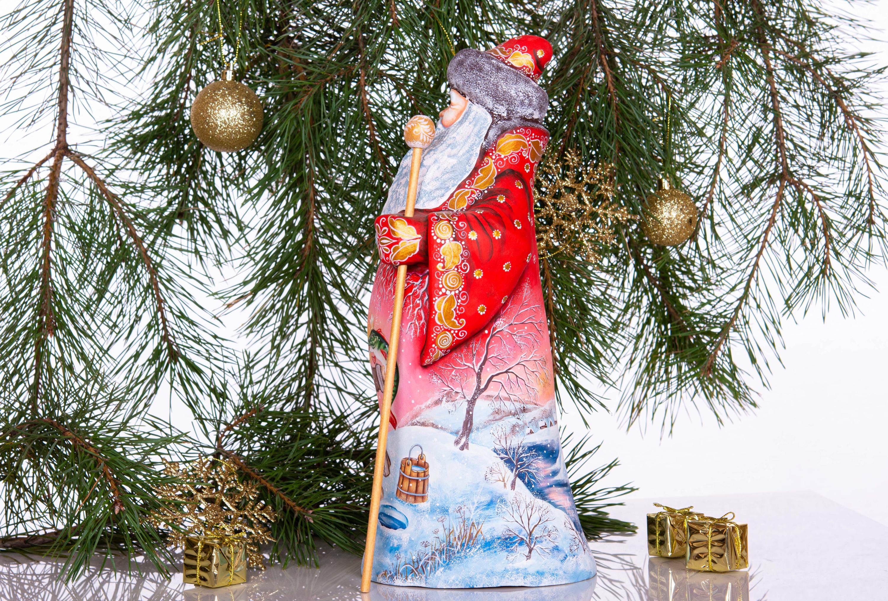 Hand Carved Wooden Santa Claus Figurine: Retro Christmas Decor