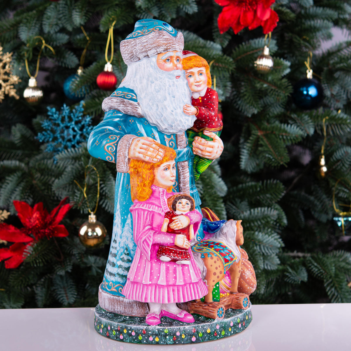 Hand-Carved Wooden Santa Claus Figurine: Collectible Christmas Decor