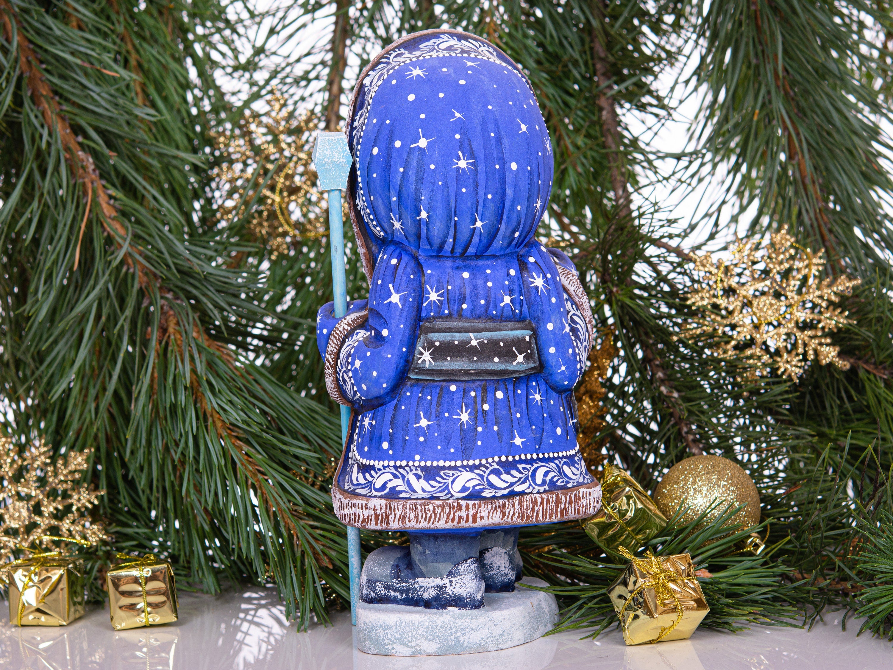 Hand-Carved Wooden Santa Claus Figurine: Retro Christmas Decor (10 inch)