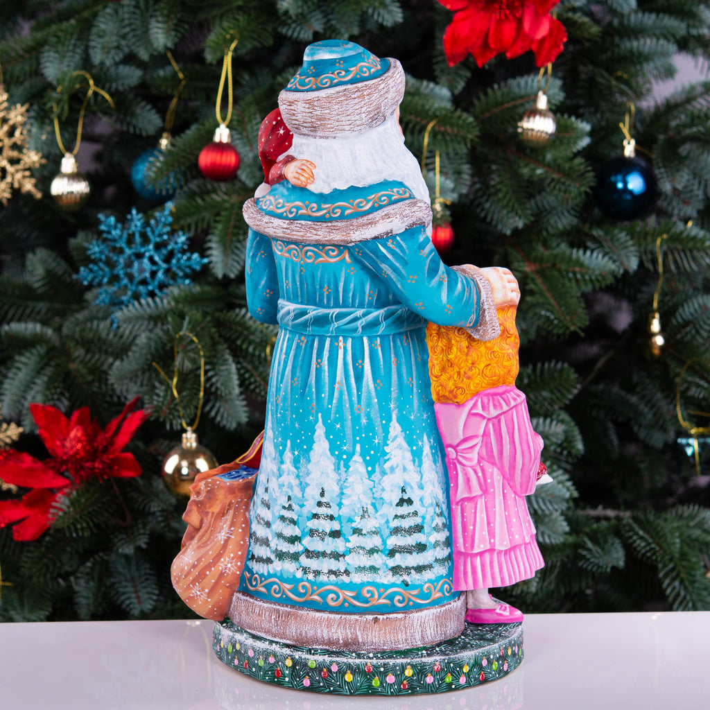 Hand-Carved Wooden Santa Claus Figurine: Collectible Christmas Decor