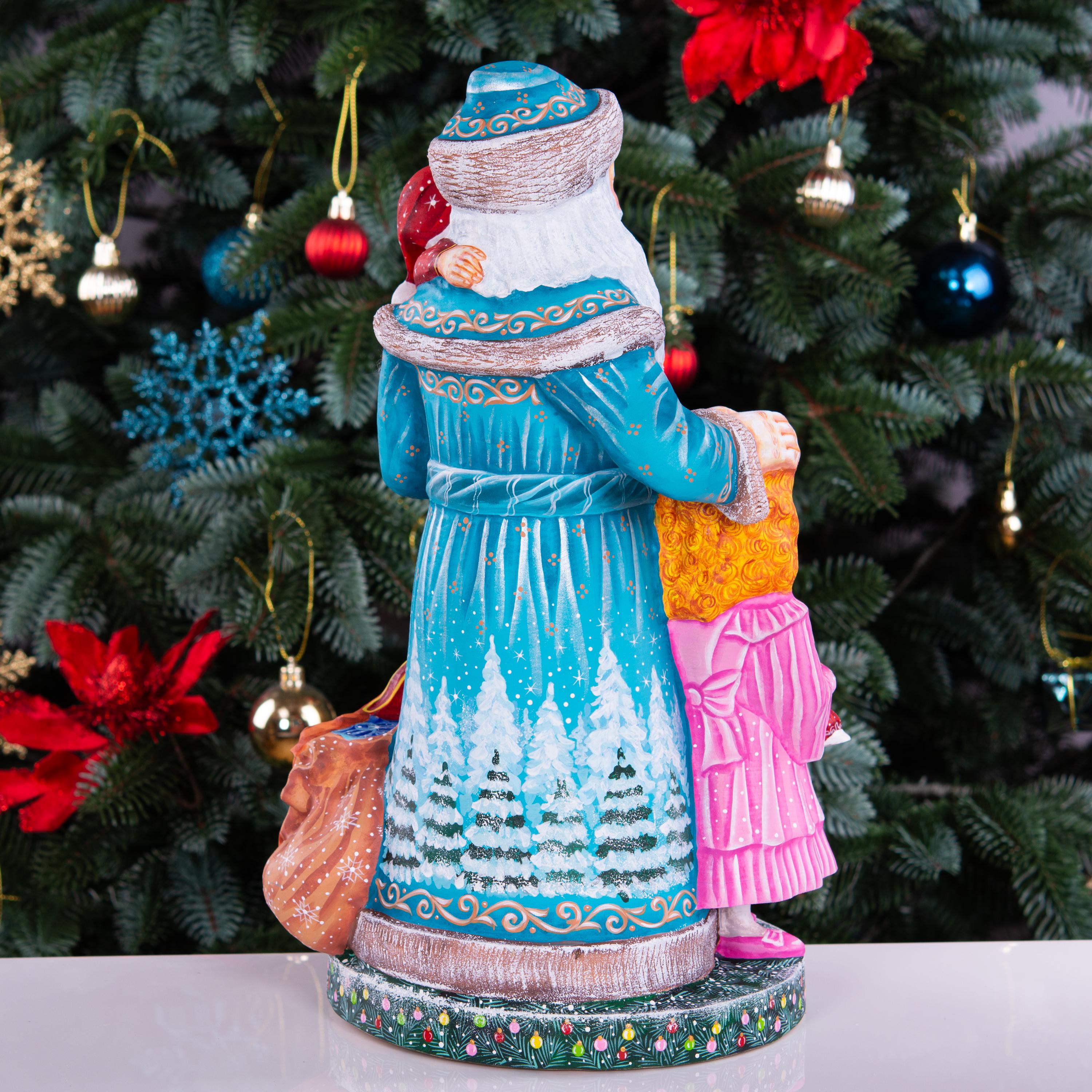 Hand-Carved Wooden Santa Claus Figurine: Collectible Christmas Decor