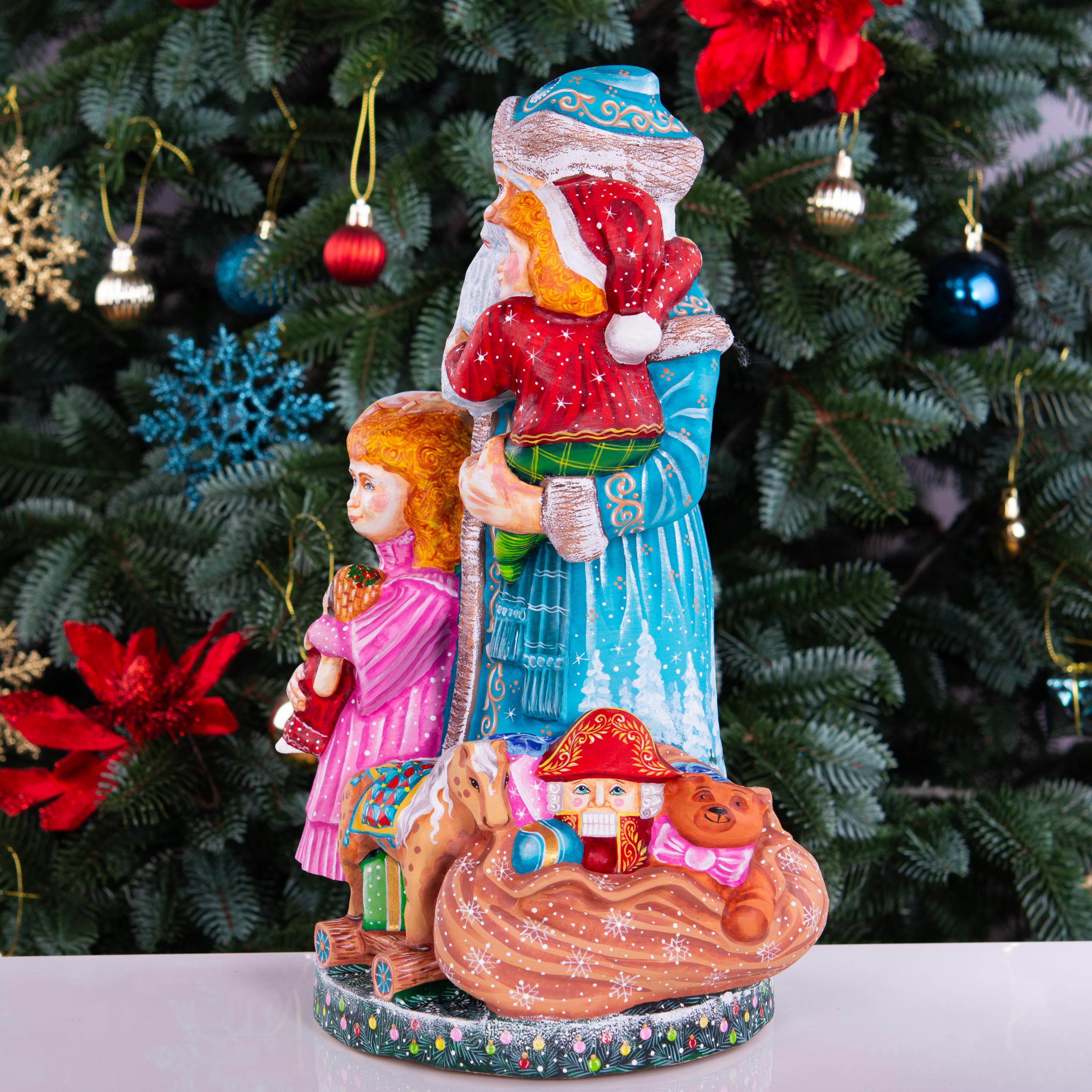 Hand-Carved Wooden Santa Claus Figurine: Collectible Christmas Decor