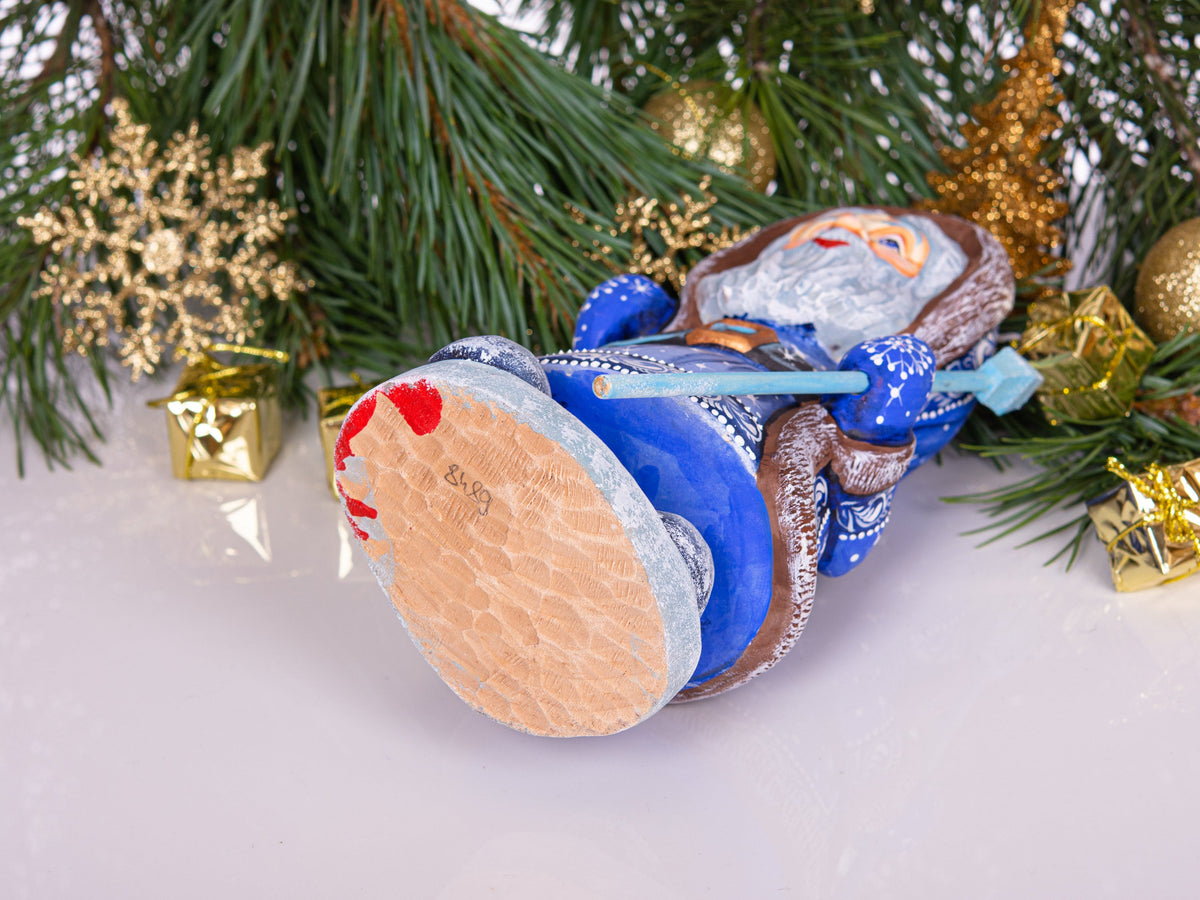 Hand-Carved Wooden Santa Claus Figurine: Retro Christmas Decor (10 inch)