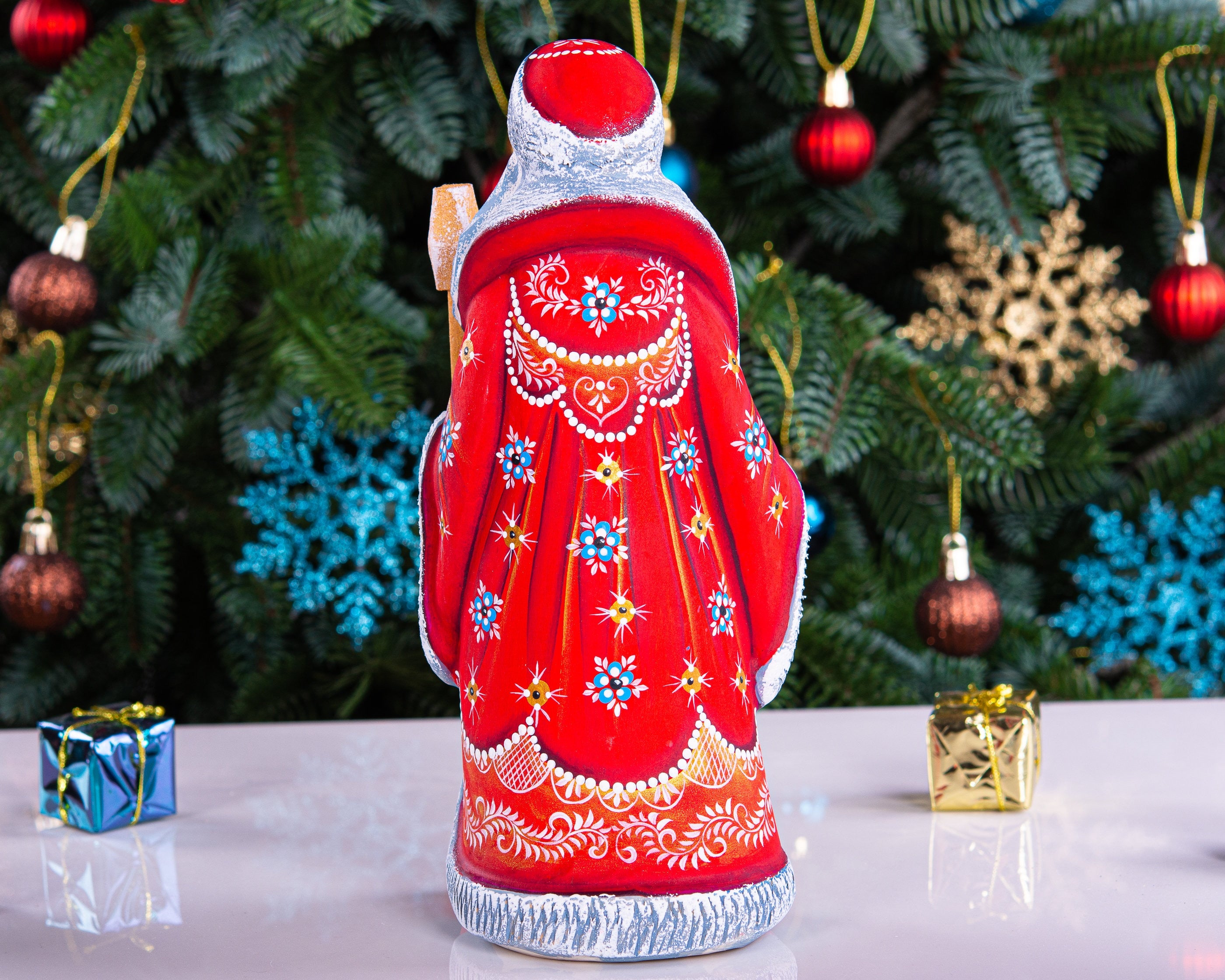 Hand-Carved Wooden Santa Claus Figurine: Signed Christmas Decor