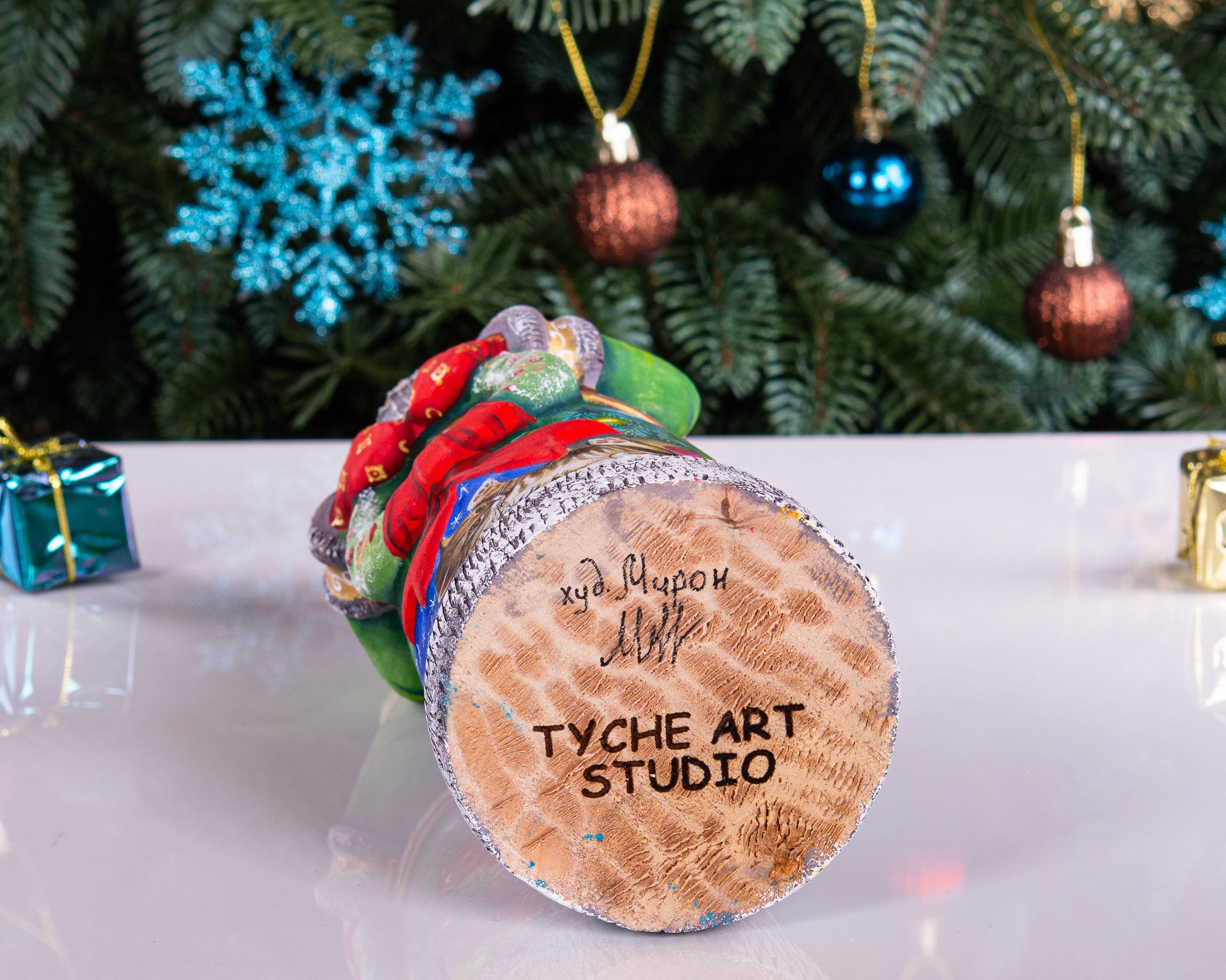 Hand carved wooden Santa figurine 10.6 inch, Christmas wreath with cats, mantel centerpiece