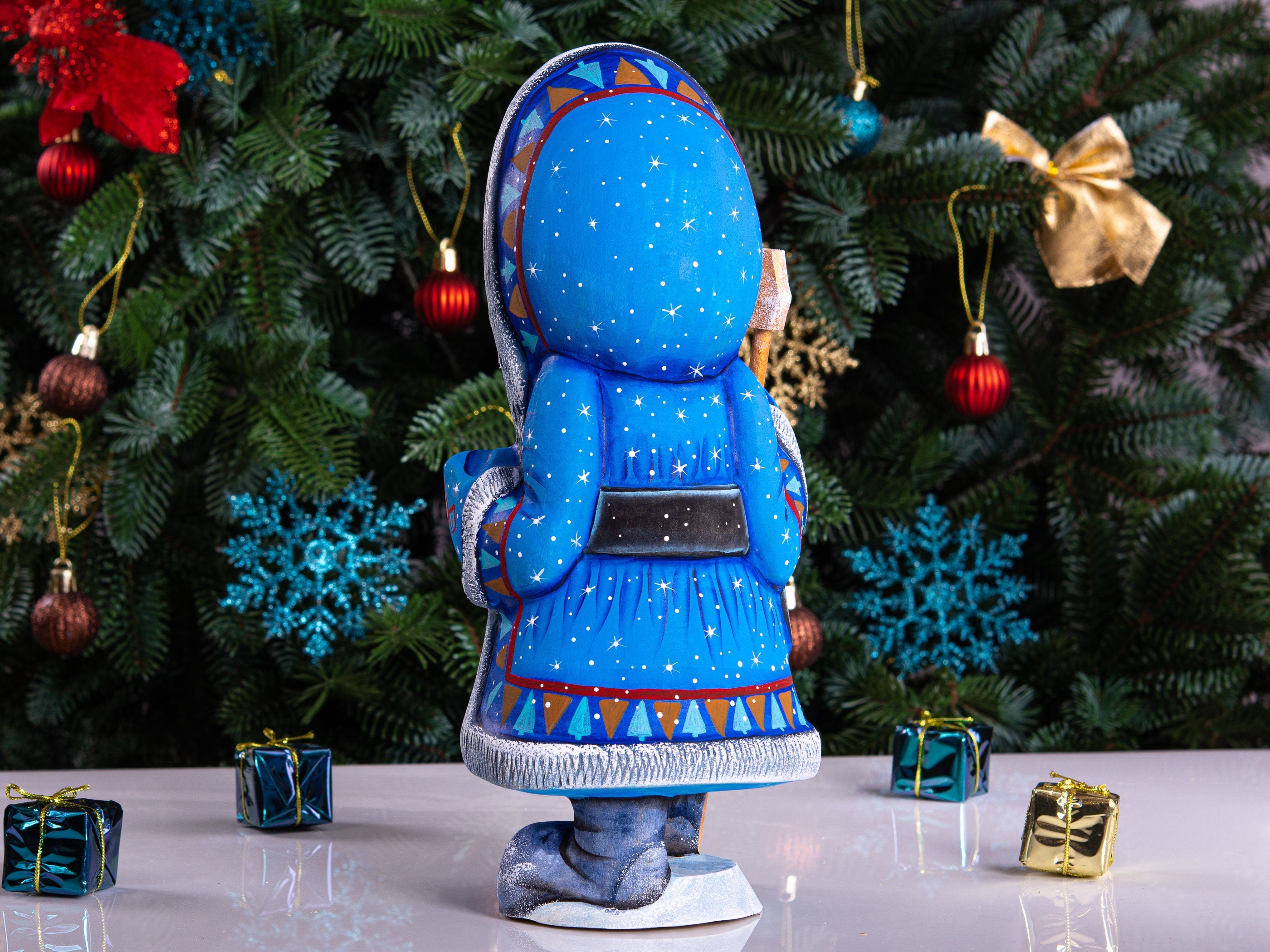 Hand Carved Wooden Santa Figurine: Painted Christmas Decoration, Signed