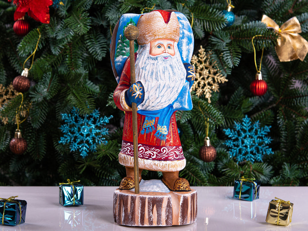 Hand-Carved Wooden Santa Claus Figurine: Collectible Christmas Decor