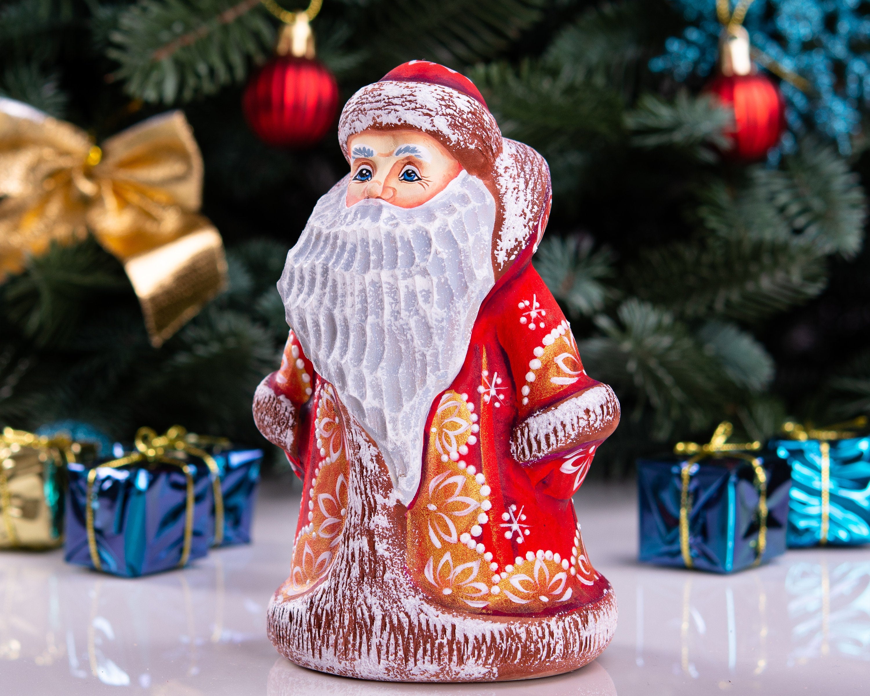 Hand carved wooden Santa figurine folk art mantel decor 6 inch