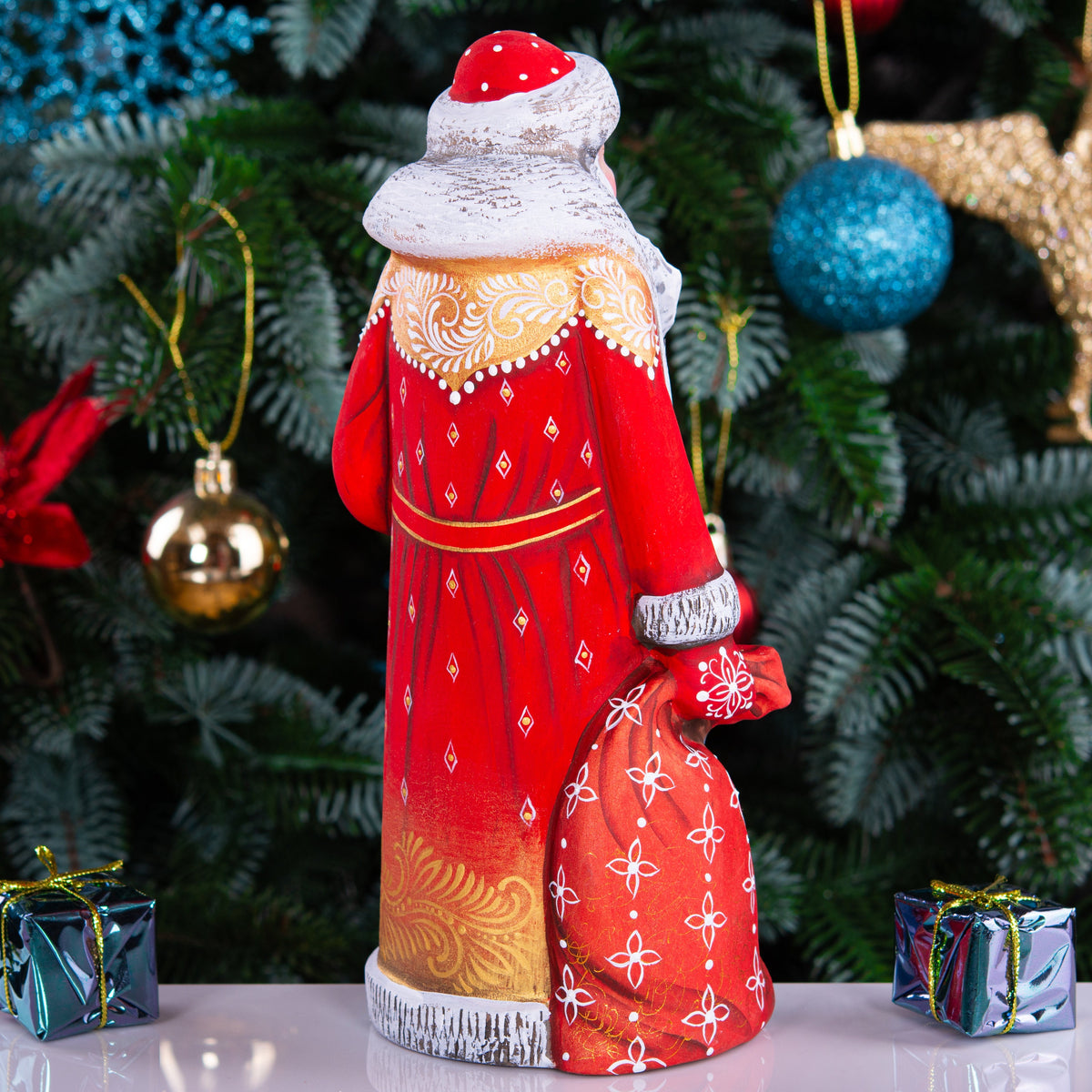 Hand-Carved Wooden Santa Claus Figurine: 9" Holiday Decor