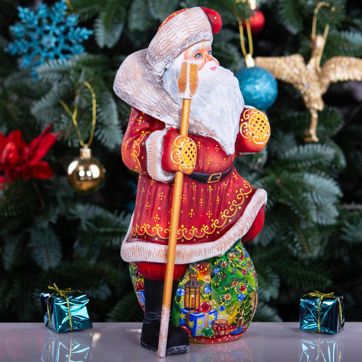 Hand-Carved Wooden Santa Claus Figurine: Christmas Home Decor