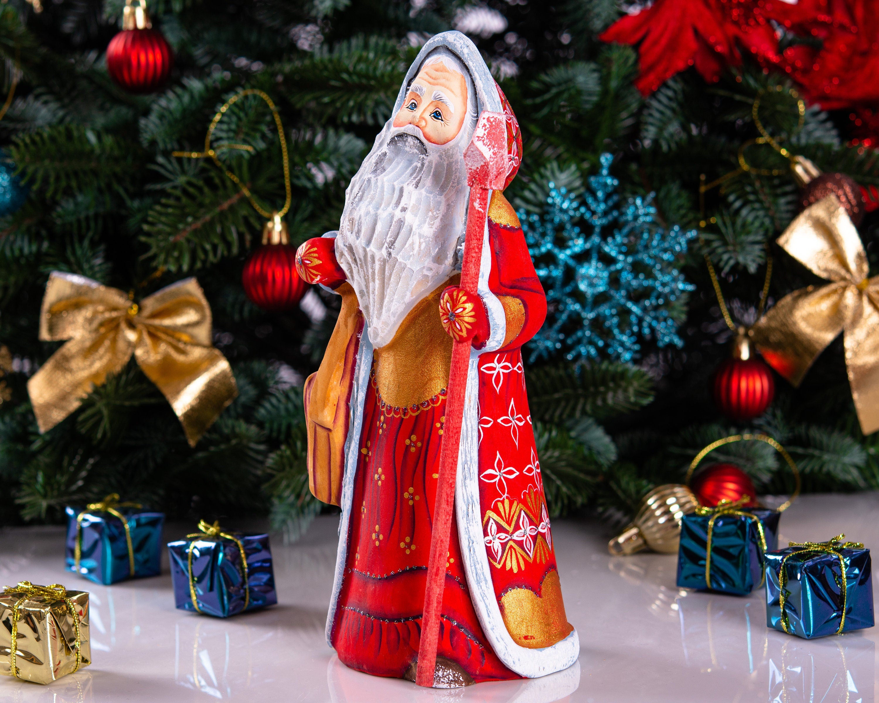 Old World Santa Claus figurine 9", vintage wooden mantel decor