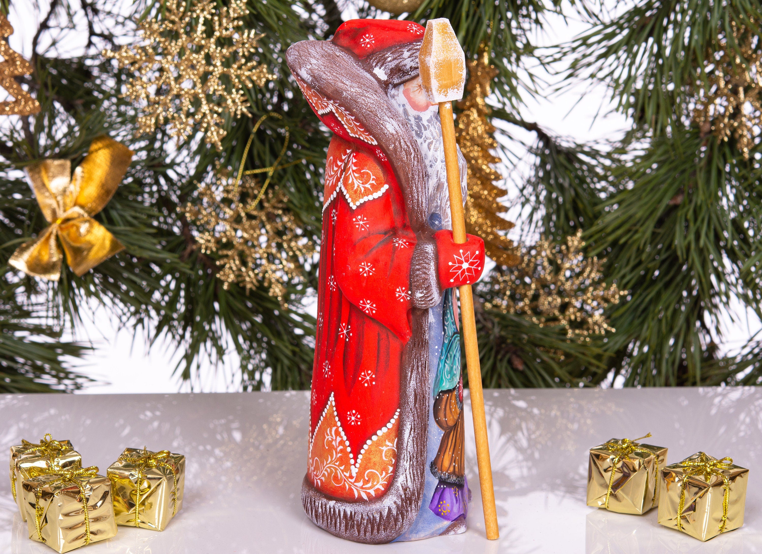 Kris Kringle Santa wood figurine 9.4 inch, cozy cabin Christmas display for mantel & shelf