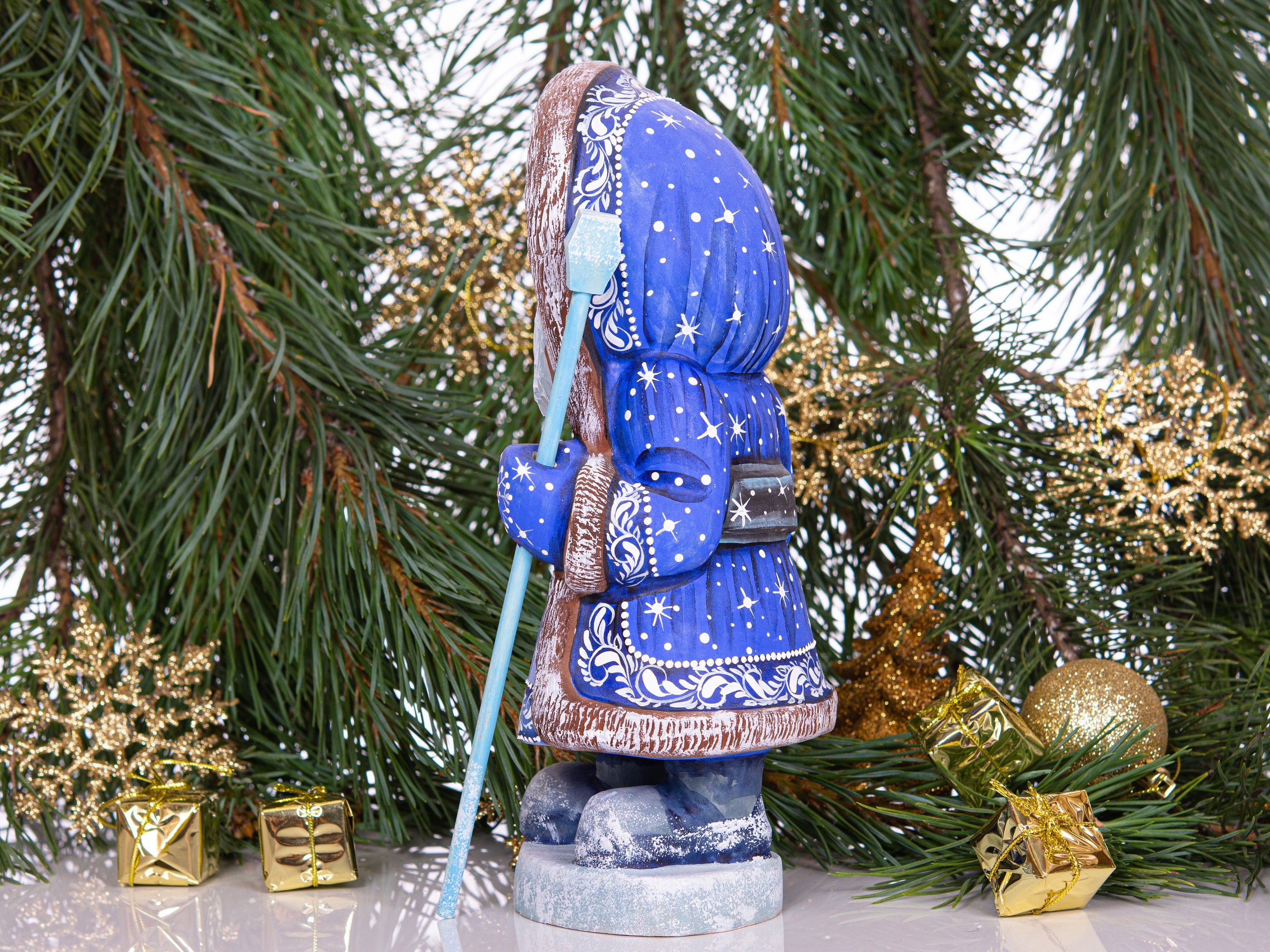 Hand-Carved Wooden Santa Claus Figurine: Retro Christmas Decor (10 inch)