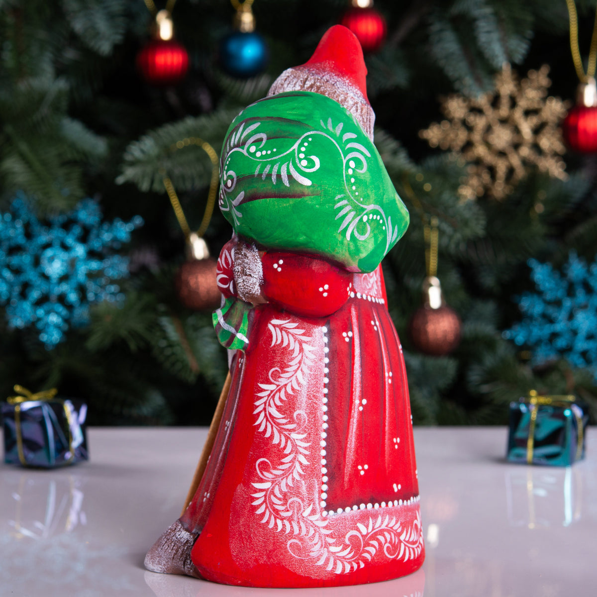 Hand-Carved Wooden Santa Claus Figurine: Retro Christmas Decor (8 inch)