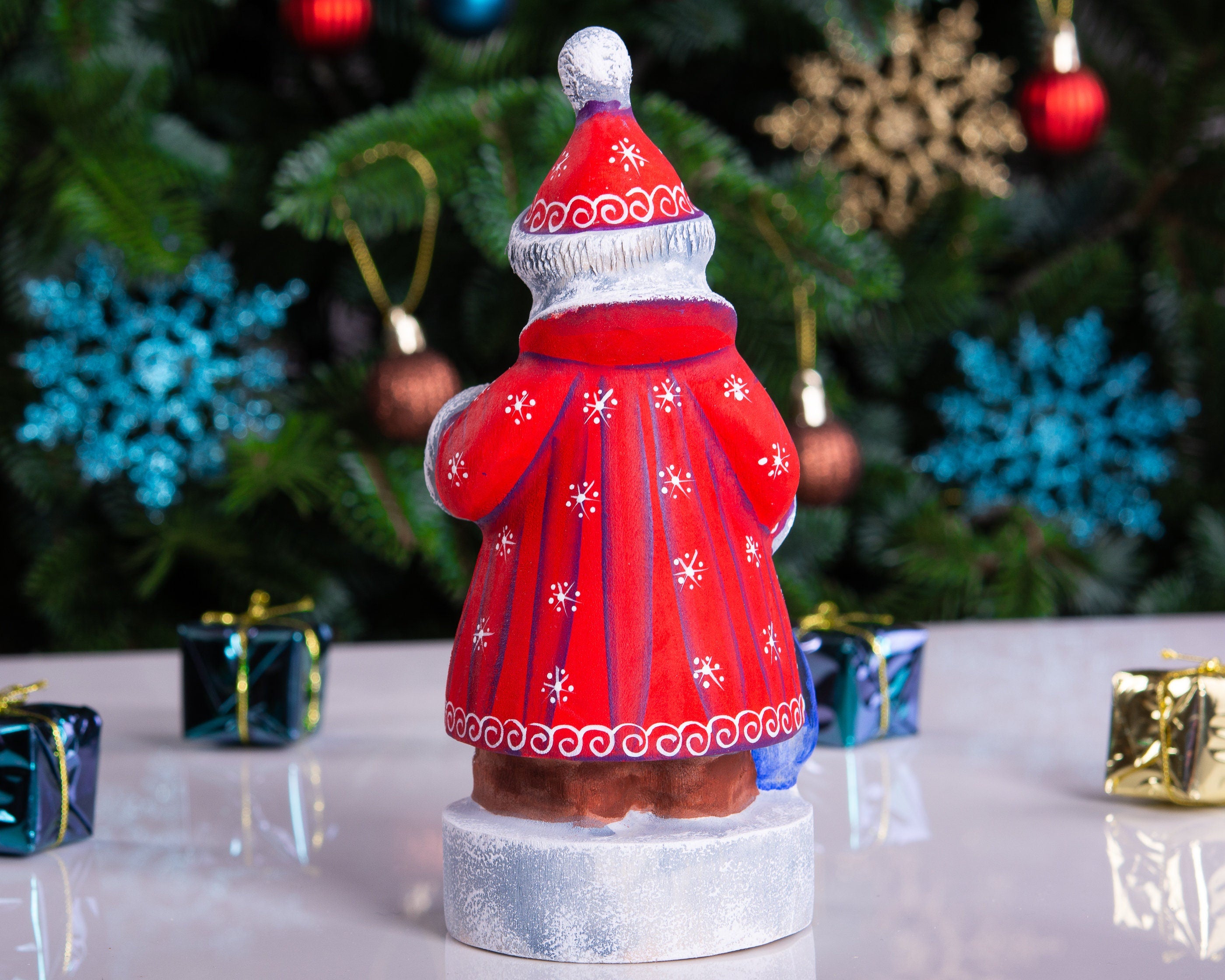 Hand‑carved Father Christmas 6.3" — gift sack and stocking