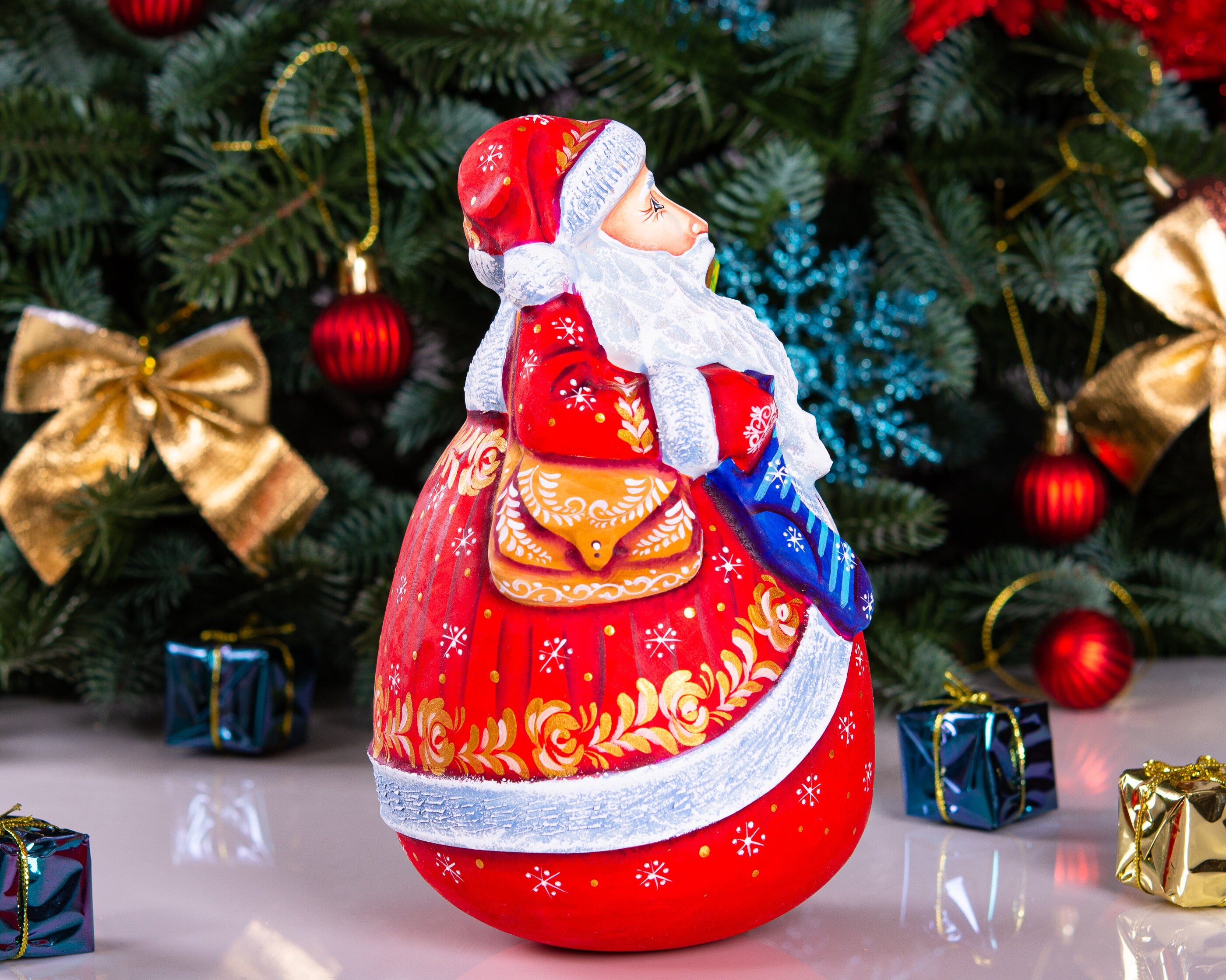 Old world Santa Claus figurine 7", handcraft wooden shelf decor