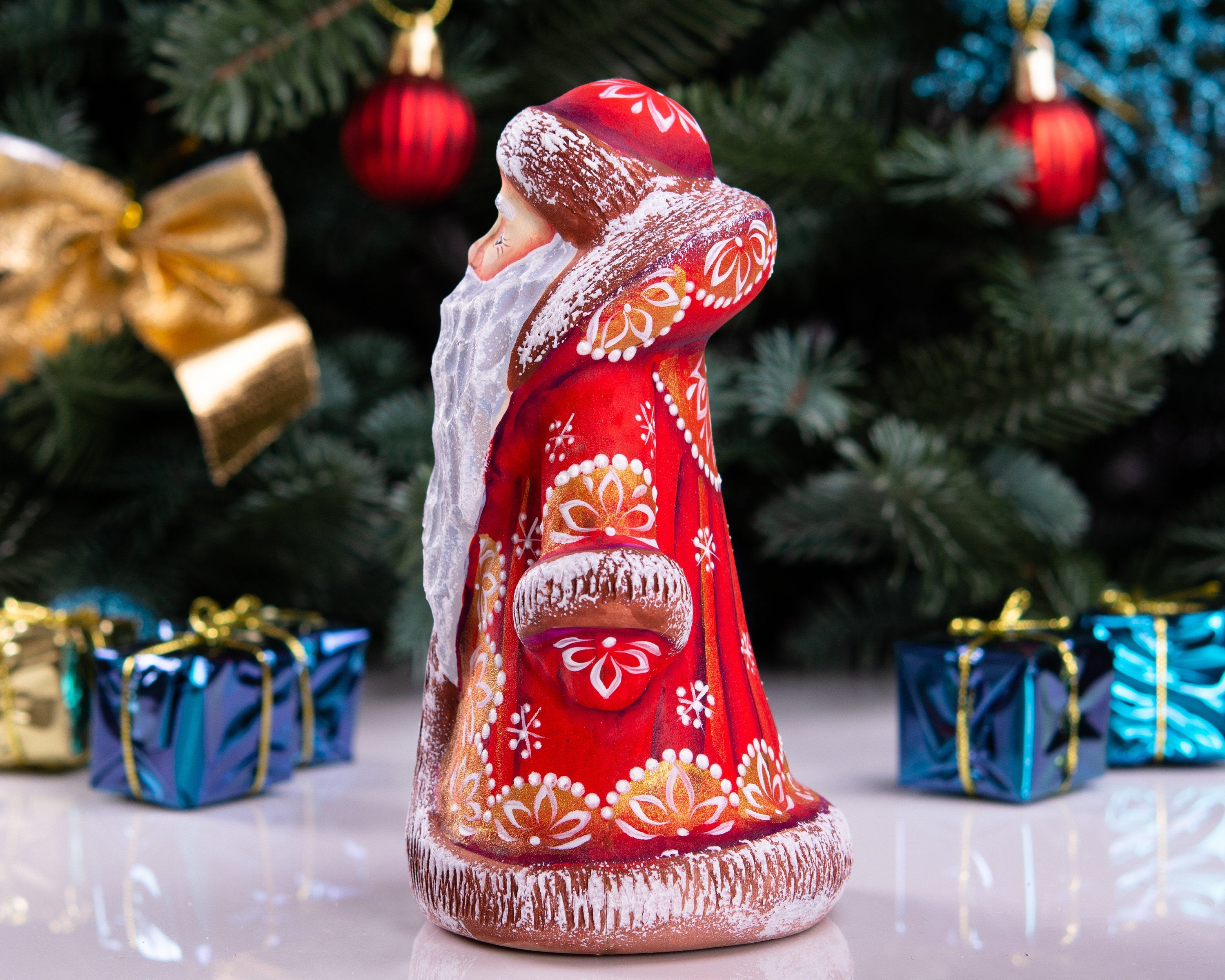 Hand carved wooden Santa figurine folk art mantel decor 6 inch