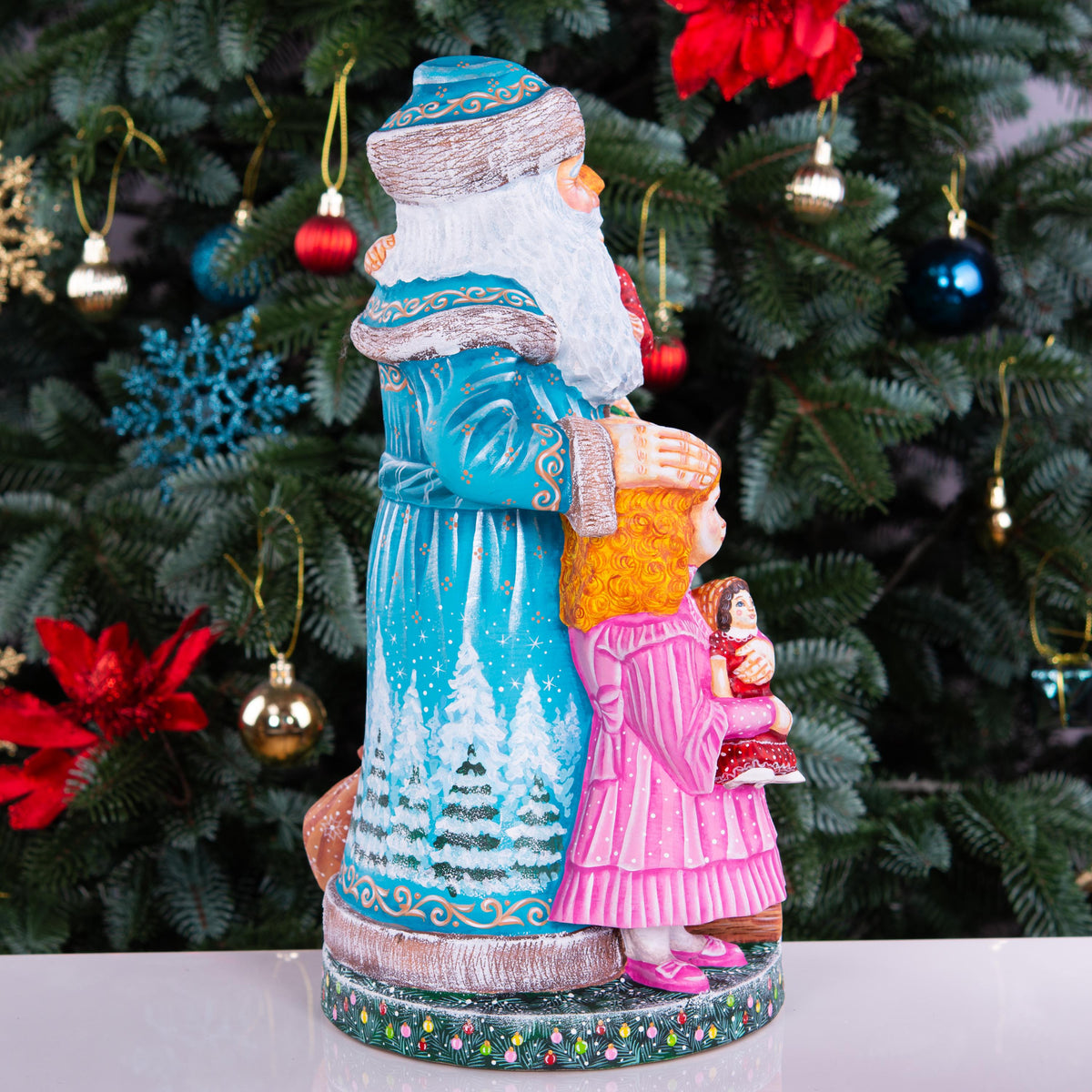 Hand-Carved Wooden Santa Claus Figurine: Collectible Christmas Decor