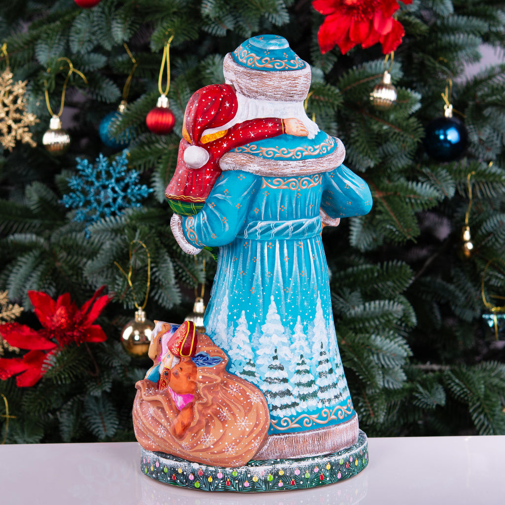 Hand-Carved Wooden Santa Claus Figurine: Collectible Christmas Decor