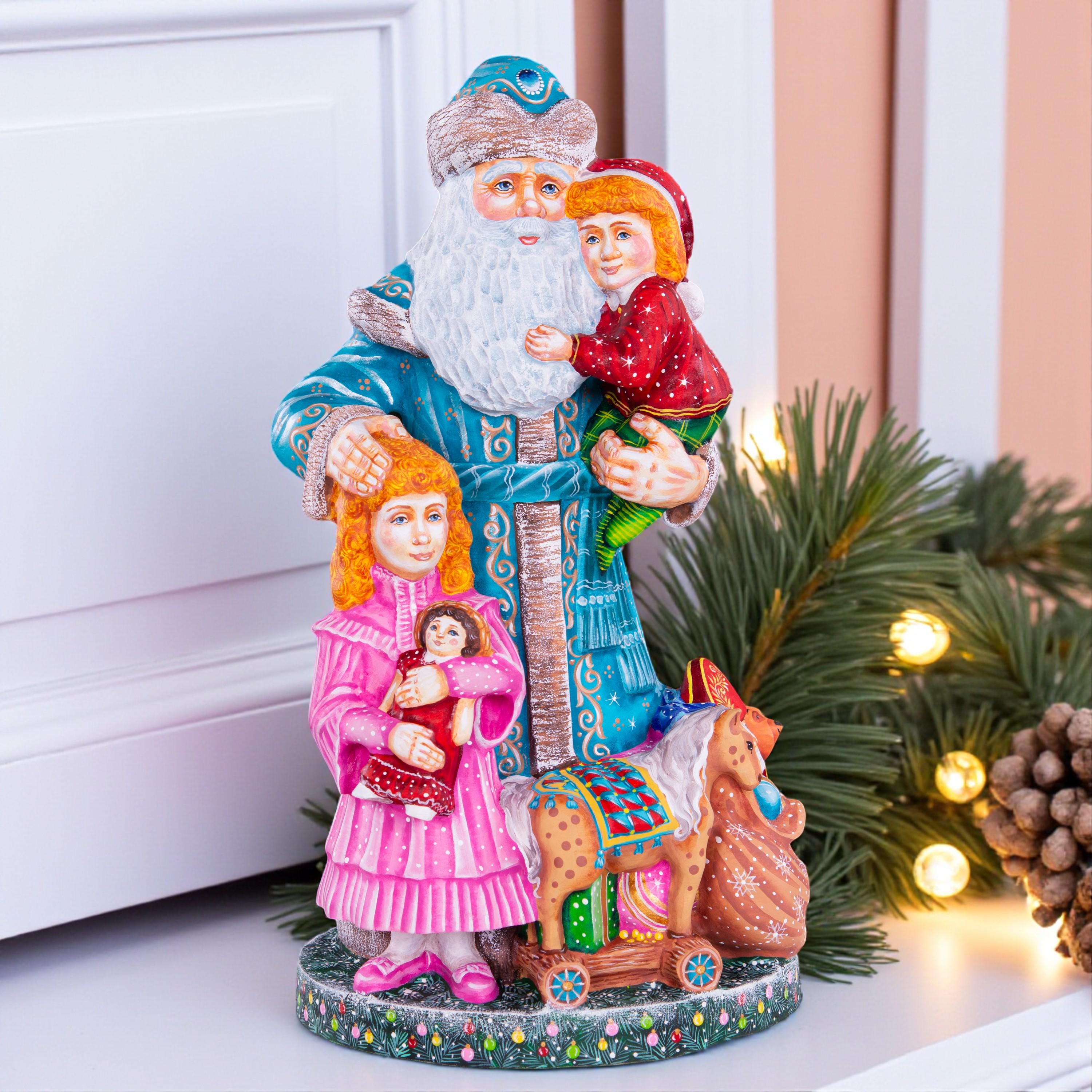Hand-Carved Wooden Santa Claus Figurine: Collectible Christmas Decor