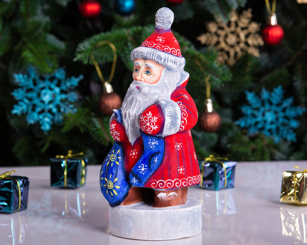 Hand‑carved Father Christmas 6.3" — gift sack and stocking