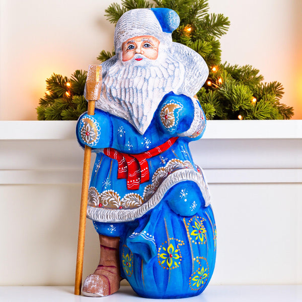 Wooden Santa Claus figurine 9