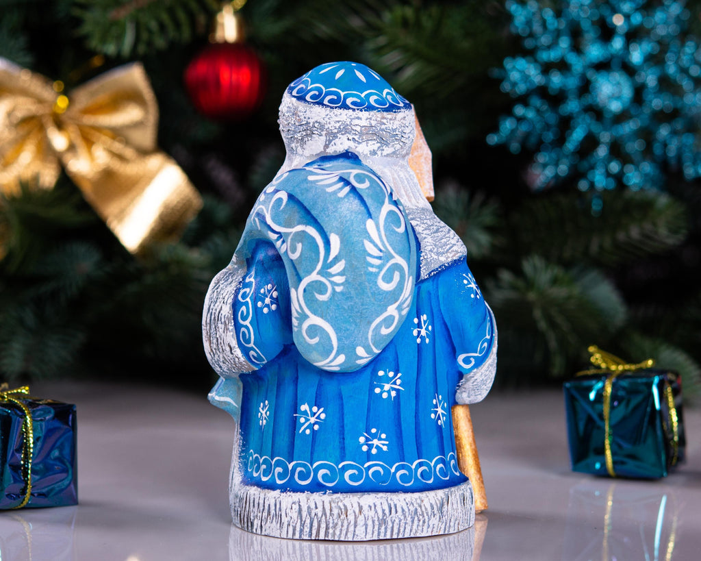 Hand Carved Wooden Santa Claus Figurine: Hand-Painted Christmas Decor