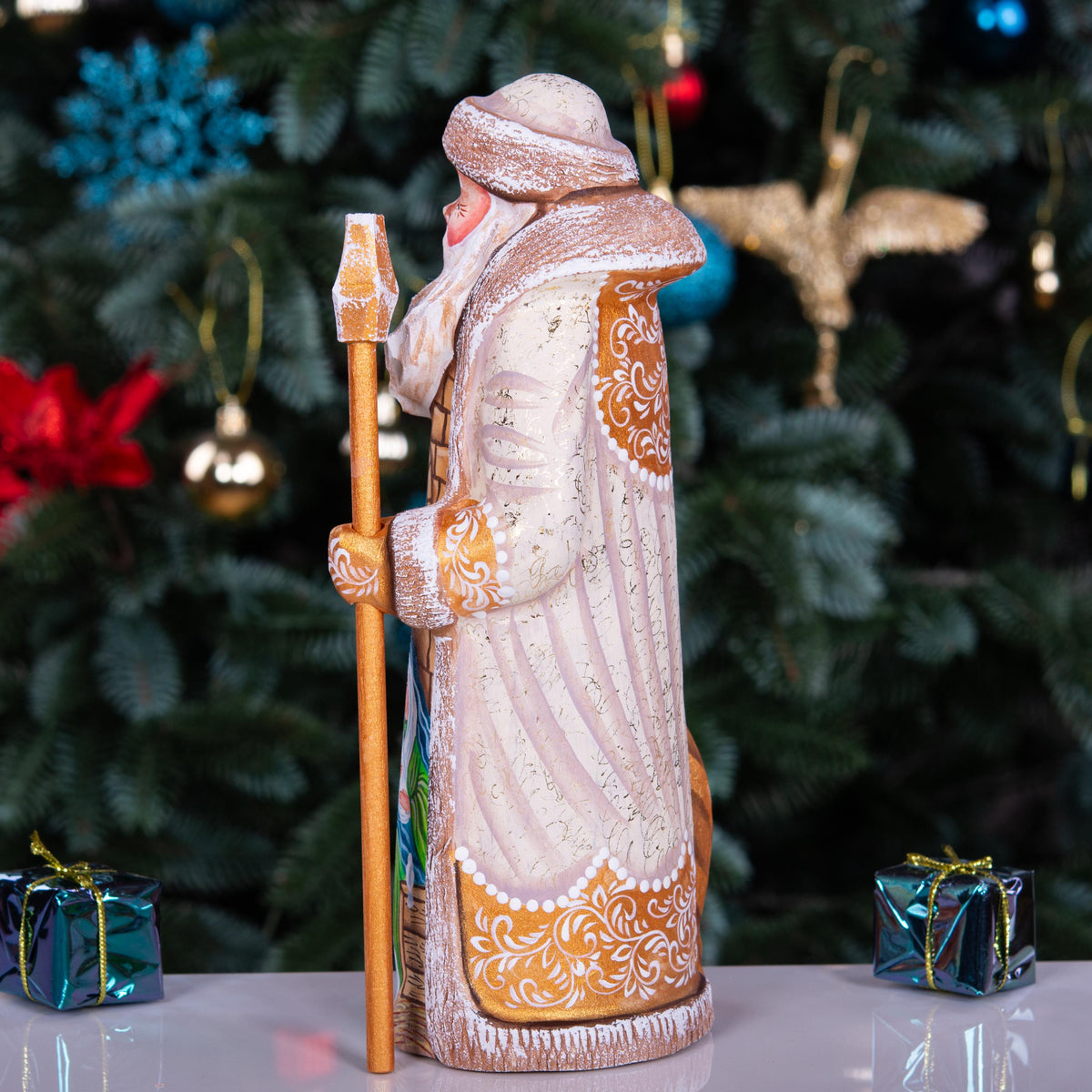 Santa Figurine 9", Nativity Scene, White & gold Coat, Old World