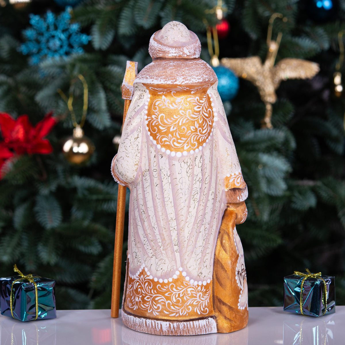 Santa Figurine 9", Nativity Scene, White & gold Coat, Old World